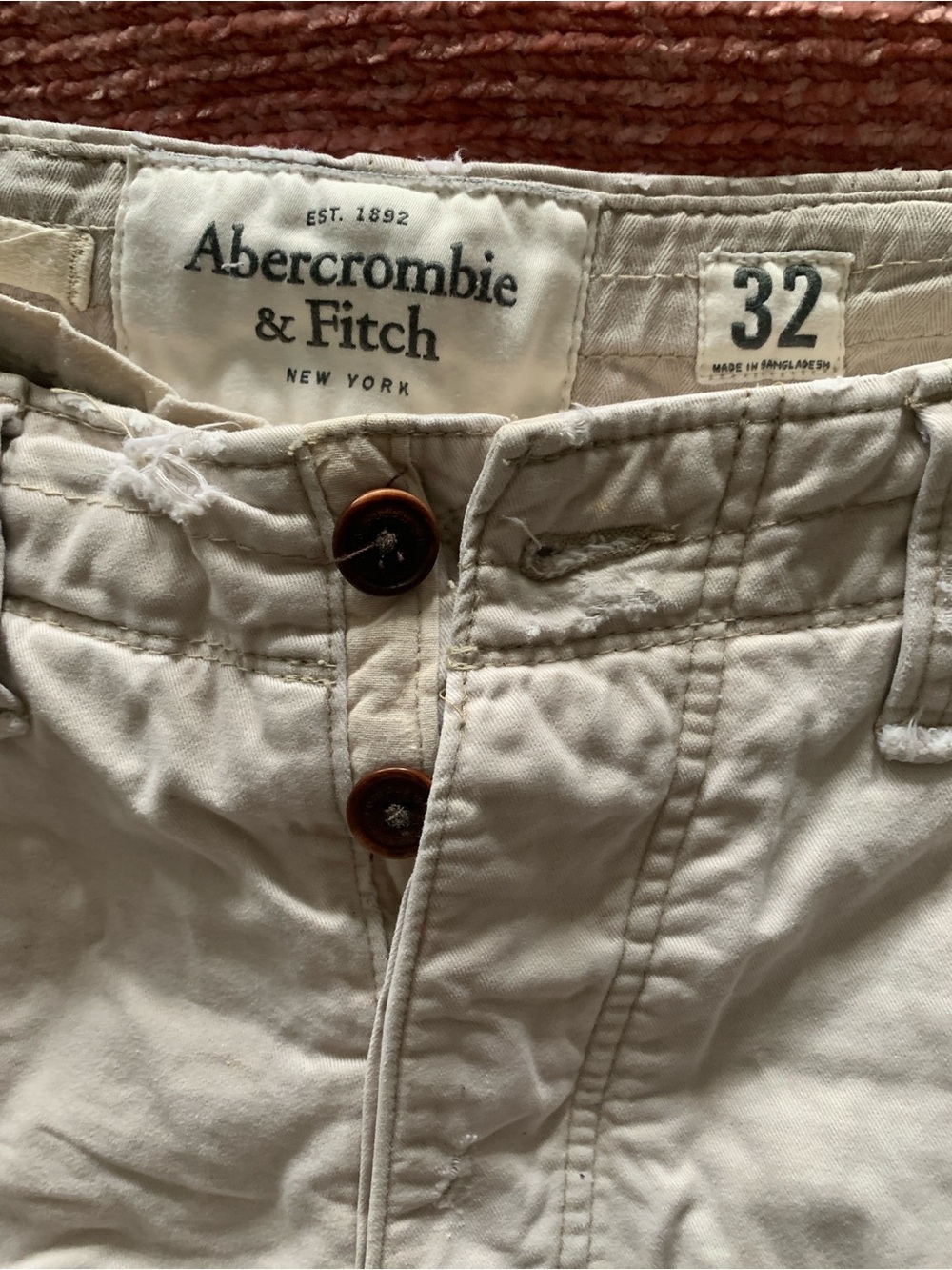 Pre-Owned: Abercrombie & Fitch Men's Distressed Cargo Shorts - Cream. - Picture 2 of 14
